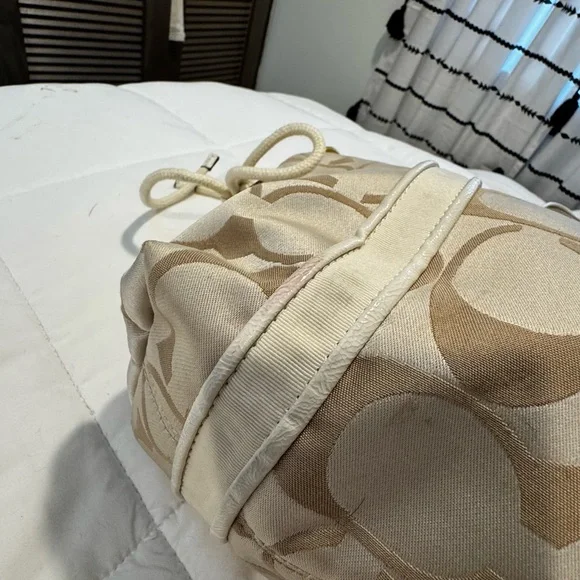 Coach Bucket Style Signature logo with Heart Accents - Picture 6 of 15